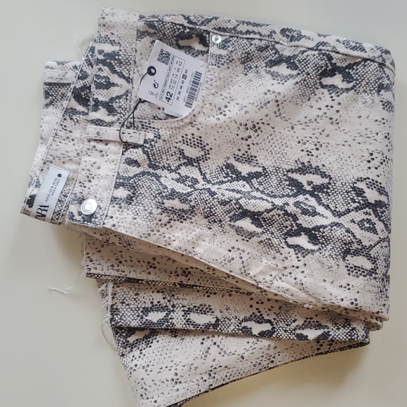 Zara Snakeskin Print High-Waisted Pants - Picture 7 of 7